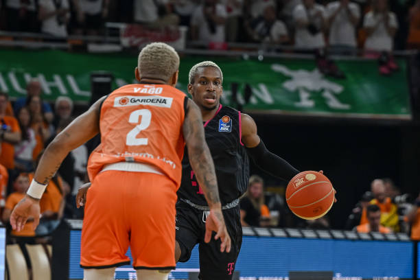 他又以一记 他又以一记