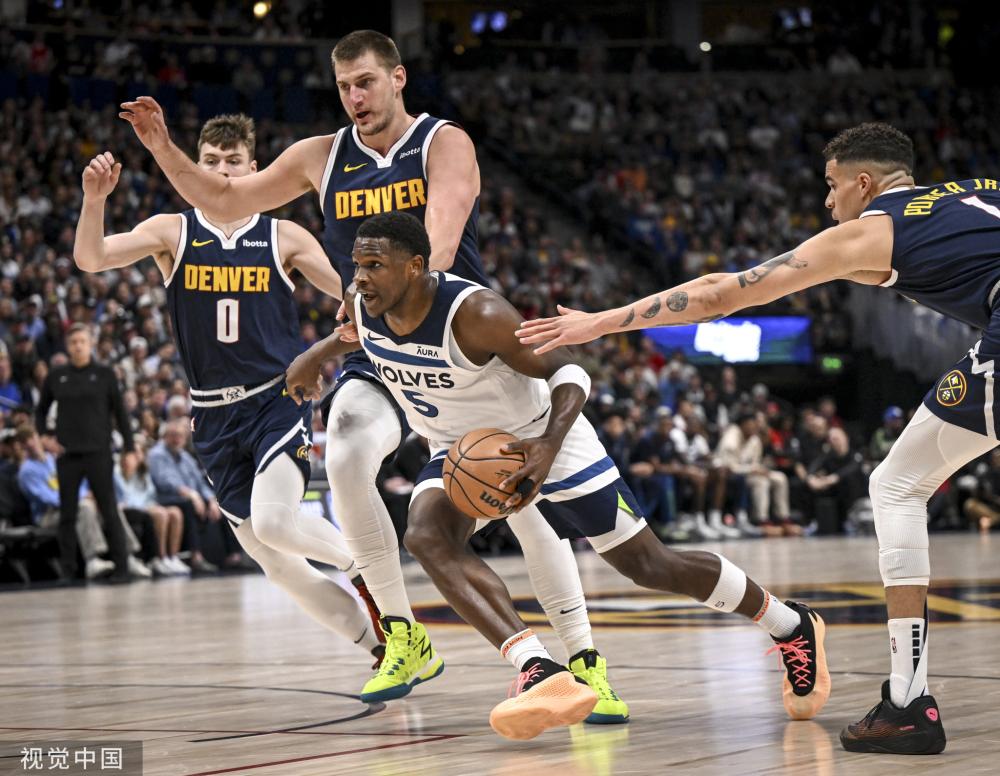 对阵雄鹿队 对阵雄鹿队