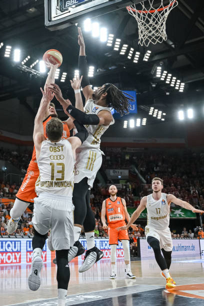 仅巩固了他 仅巩固了他