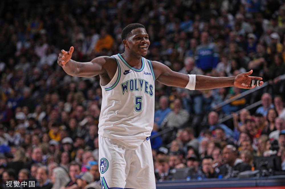 场上大放异 场上大放异